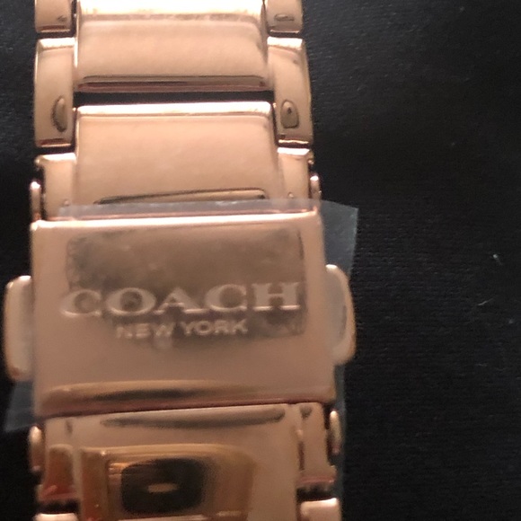 Coach Rose Gold Ladies Watch. - Picture 4 of 8